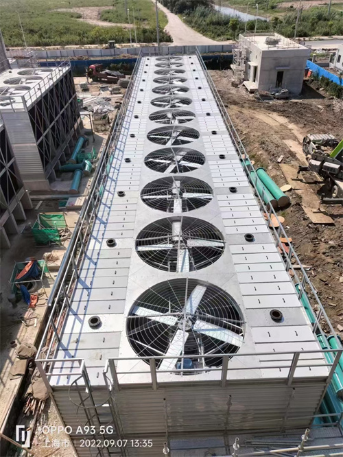 開式冷卻塔在空調(diào)系統(tǒng)如何實現(xiàn)節(jié)能的效果？？(閉式冷卻塔與開式冷卻塔)